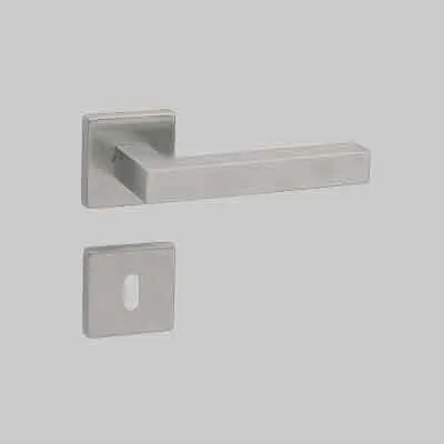 MANIGLIA INOX 'AUSTRIA' CON ROSETTA E BOCCHETTA Col. Inox satinato. Prezzo per Coppia.