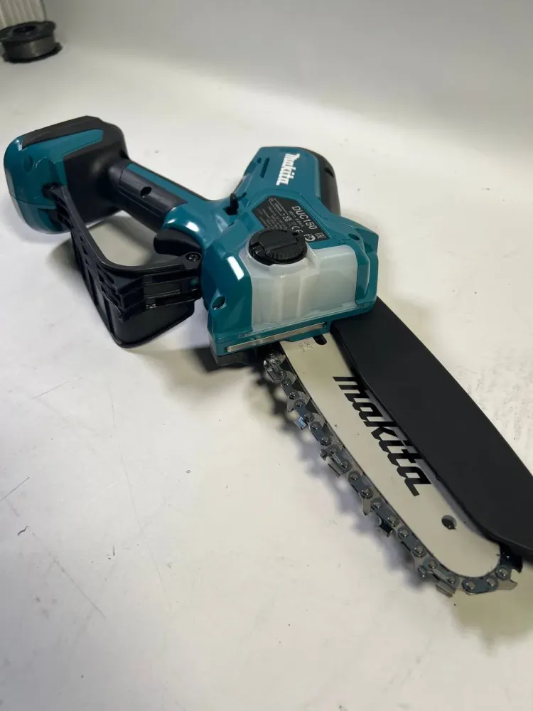 Makita DUC 150 Z01 Motosega batteria 18 V 15 cm Brushless Solo - senza batteria, senza caricabatterie