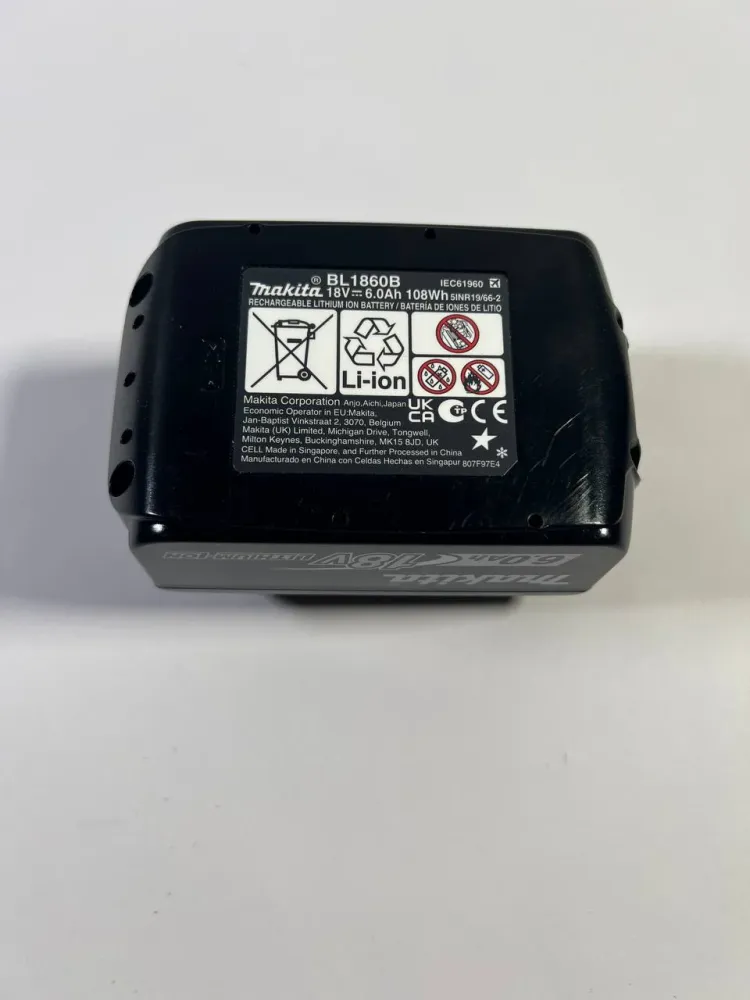 Makita BL 1860 B Batteria al litio18 V - 6,0 Ah / 6000 mAh con spia LED ( 197422-4 )