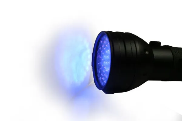 Set rilevatore di perdite climatiche UV Busching lampada 51 LED 395 nm occhiali UV 3 batterie AA incluse 50027