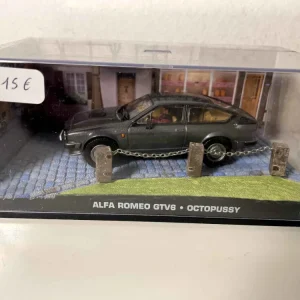 Alfa Romeo GTV6 grigio - JAMES BOND - OCTOPUSSY