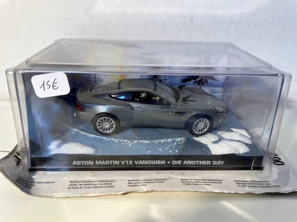 Aston Martin V12 Vanquish - JAMES BOND - LA MORTE PUÒ ANCHE ESSERE