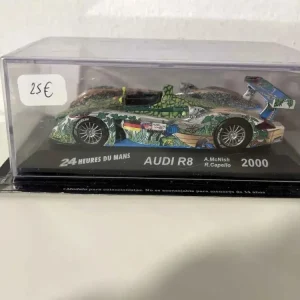 Audi R8 colore coccodrillo numero 77 (24 ore di Le Mans 2000)