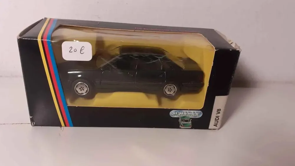 Audi V8 verde scuro (riferimento 1024)