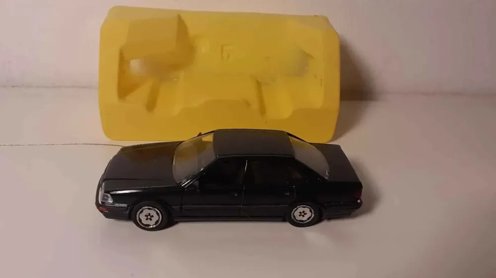 Audi V8 verde scuro (riferimento 1024)