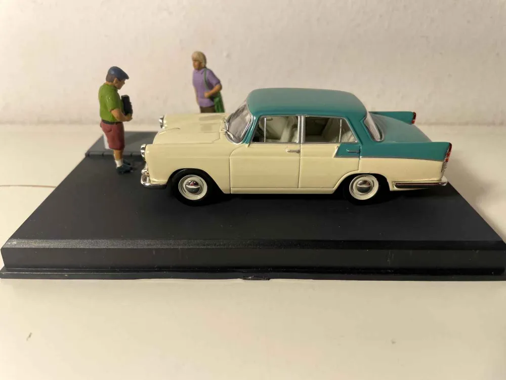 Austin Cambridge beige e verde - Nationale 7 - Il percorso blu