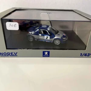 Auto da corsa Peugeot 206cc blu e grigia con numero 2 stagione 2002 (cofanetto rettangolare) Norev
