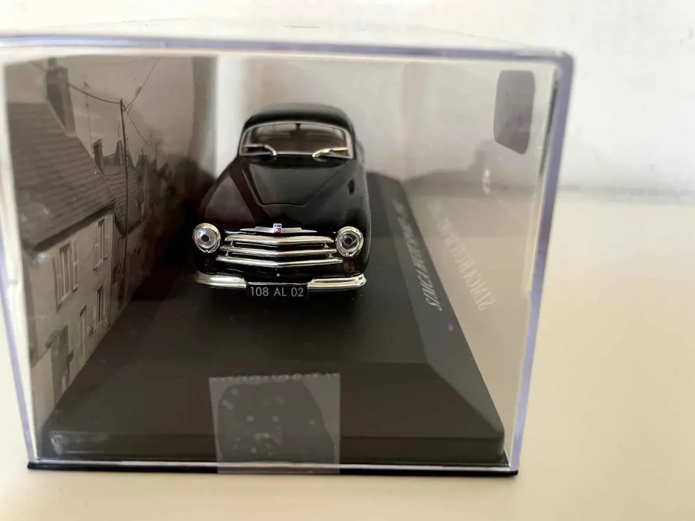 Auto sportiva SIMCA otto nera del 1952 (Simca 8)