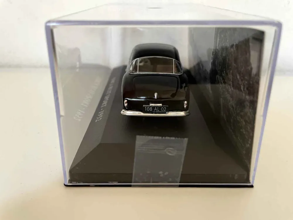 Auto sportiva SIMCA otto nera del 1952 (Simca 8)