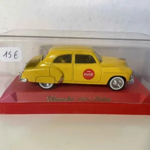 Berlina Chevrolet gialla con pubblicità COCA-COLA (Solido)