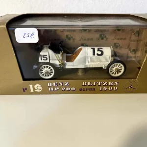 Blitzen Benz HP 200 del 1909 numero bianco 15 - auto da corsa (Brumm R19)