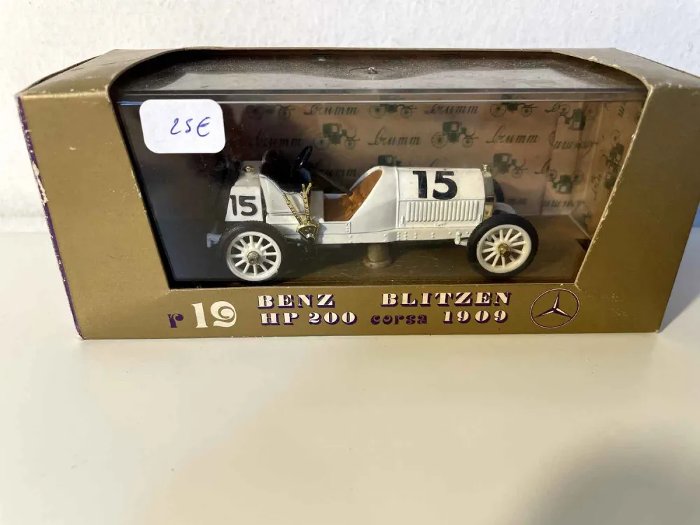 Blitzen Benz HP 200 del 1909 numero bianco 15 - auto da corsa (Brumm R19)