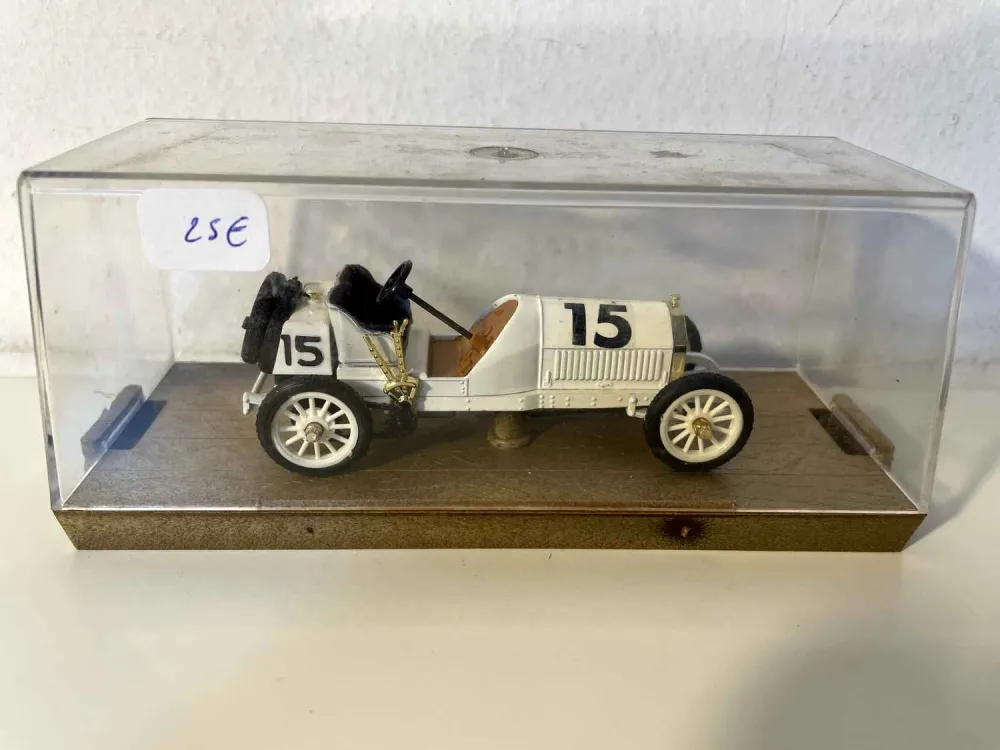 Blitzen Benz HP 200 del 1909 numero bianco 15 - auto da corsa (Brumm R19)