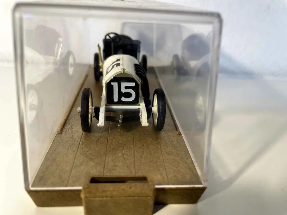 Blitzen Benz HP 200 del 1909 numero bianco 15 - auto da corsa (Brumm R19)