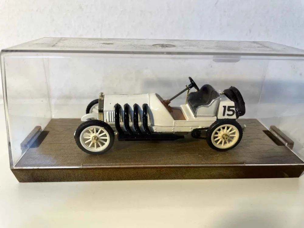 Blitzen Benz HP 200 del 1909 numero bianco 15 - auto da corsa (Brumm R19)