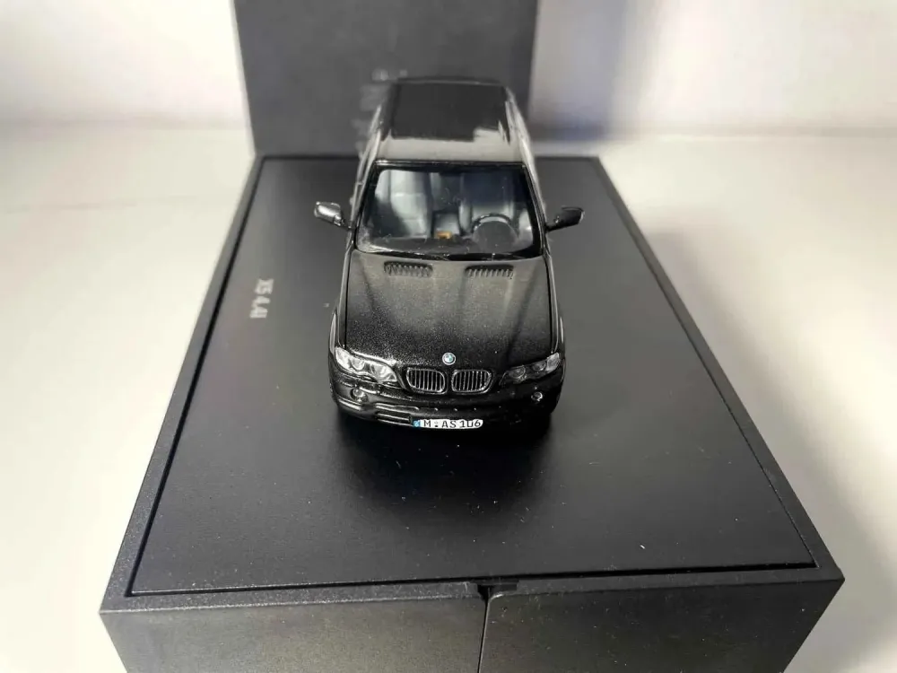 BMW X5 4.4i Nero (vetrina nera)