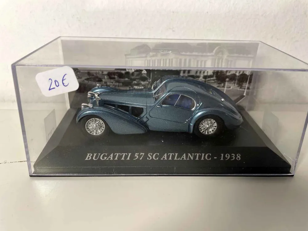 Bugatti 57 SC blu Atlantico (simile al blu metallizzato) del 1938