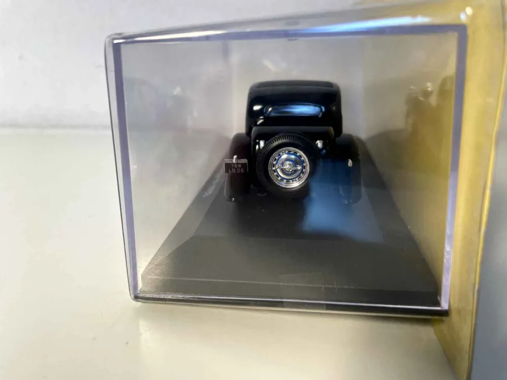 Bugatti Type 50 blu e nera del 1932