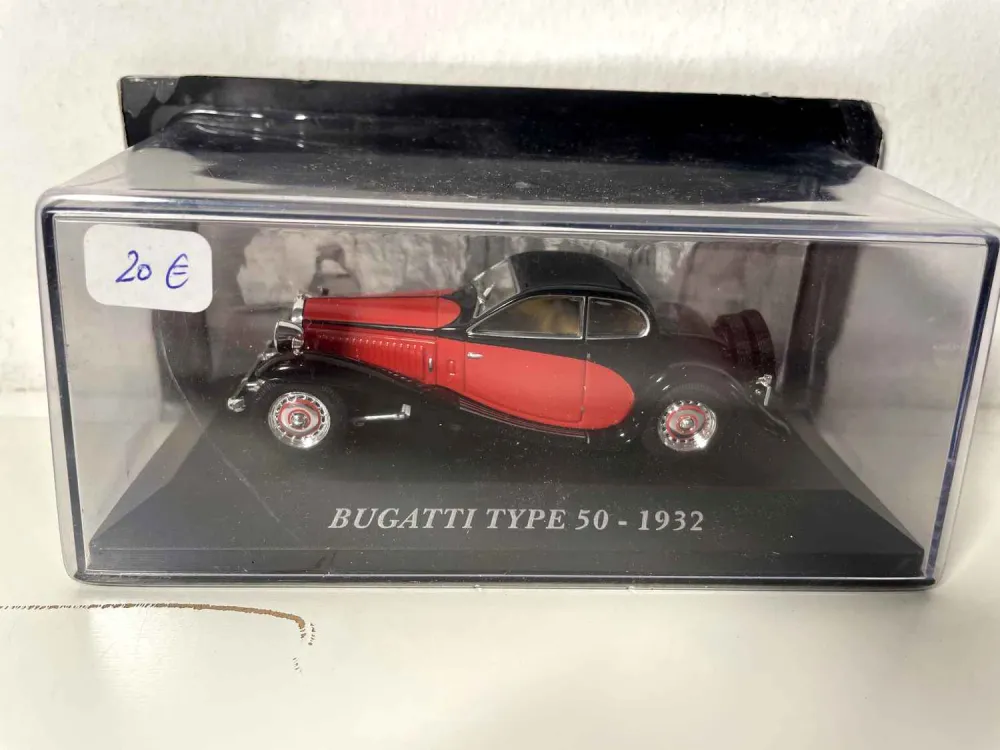 Bugatti Type 50 nera e rossa del 1932