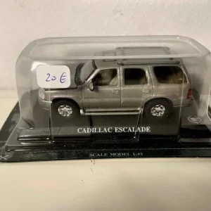 Cadillac Escalade grigia (auto americana)
