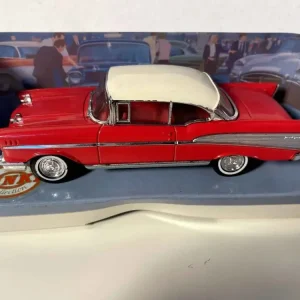 Chevrolet Bel Air rossa con tetto bianco sporco del 1957 Dinky-Toys Matchbox