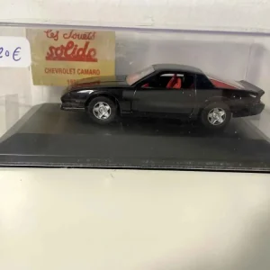 Chevrolet Camaro nera del 1983 (auto americana) - scatola plexiglas