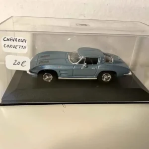 Chevrolet Corvette blu (auto americana)