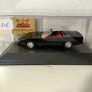 Chevrolet Corvette Convertible nera del 1984 (auto americana)