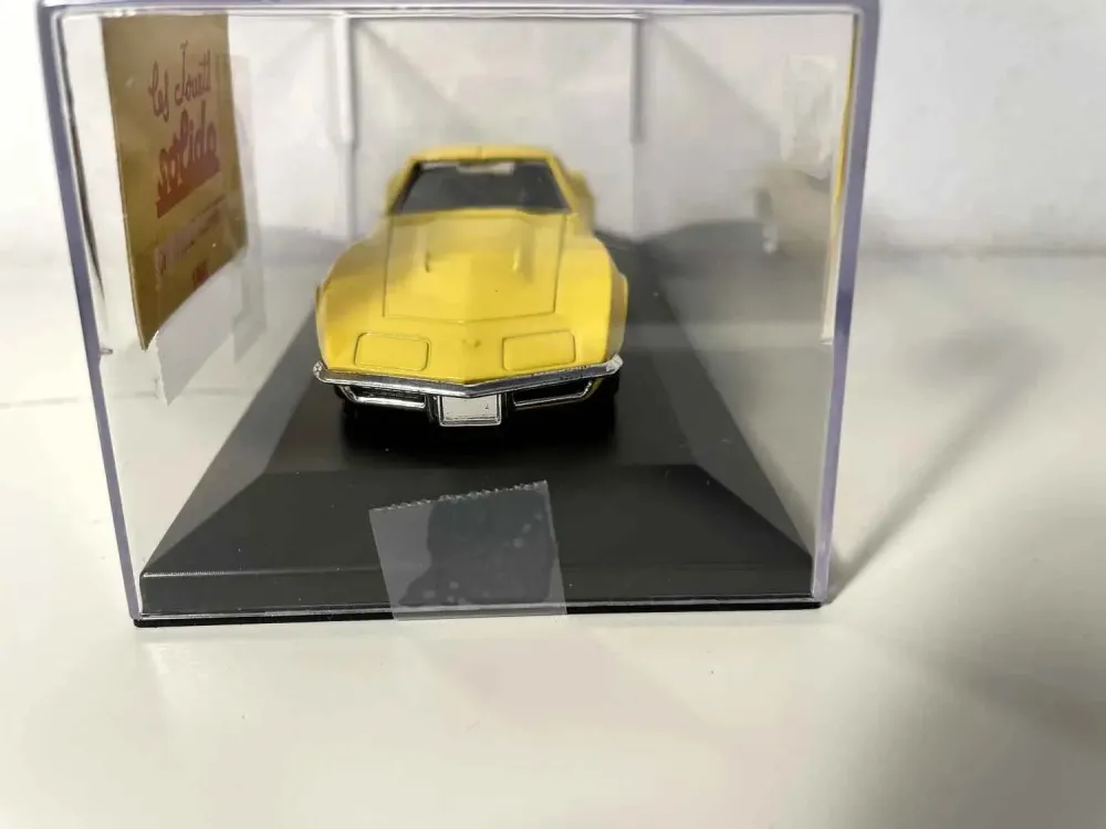 Chevrolet Corvette gialla del 1968 (auto americana)
