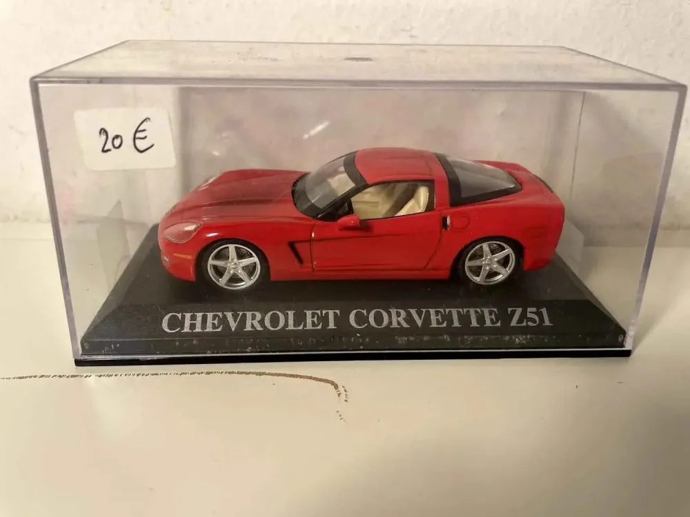 Chevrolet Corvette Z51 rossa (auto americana)