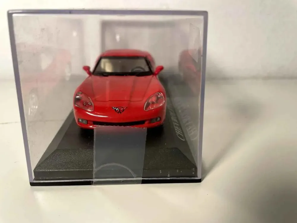 Chevrolet Corvette Z51 rossa (auto americana)