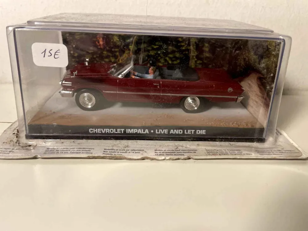 Chevrolet Impala color Borgogna - JAMES BOND - VIVERE E LASCIA MORIRE