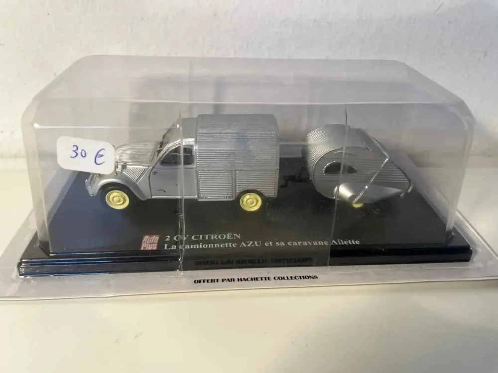 Citroën 2CV, il furgone AZU grigio e la sua roulotte Ailette grigia