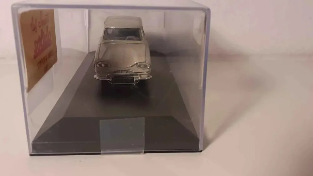 Citroën Ami 6 grigia del 1961