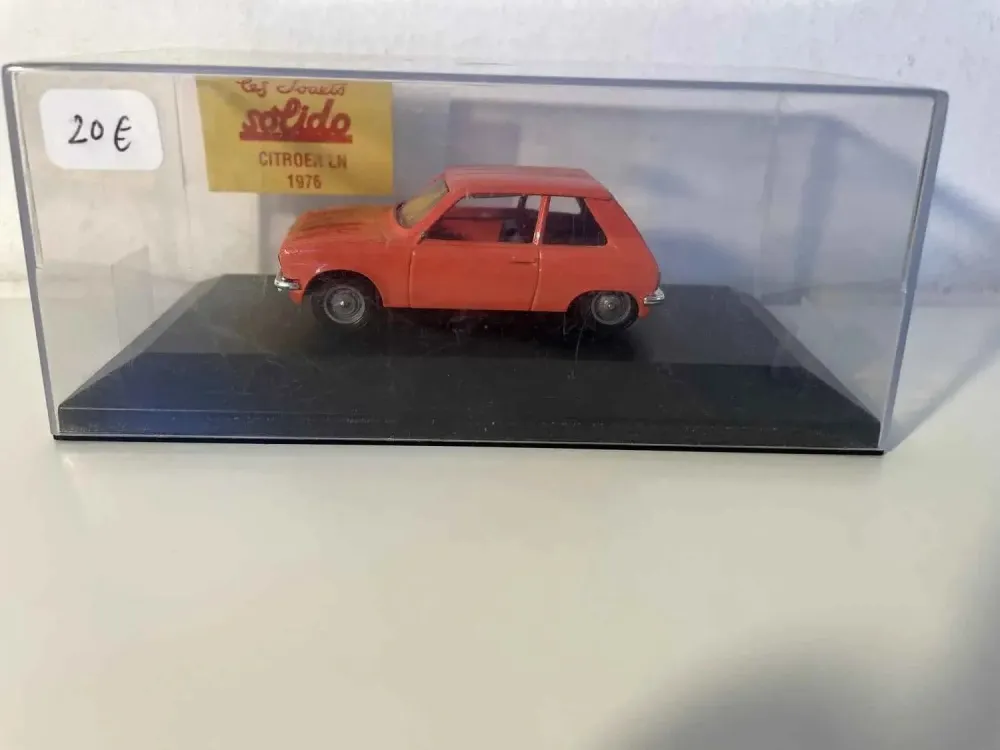 Citroën LN arancione del 1976 (scatola plexi)