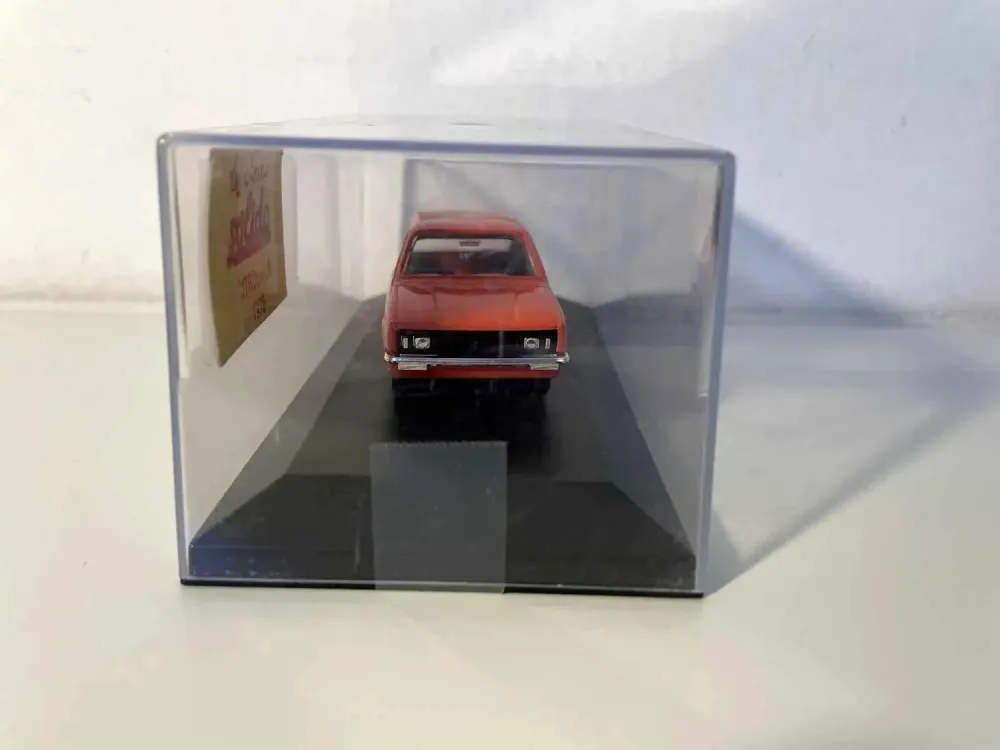 Citroën LN arancione del 1976 (scatola plexi)