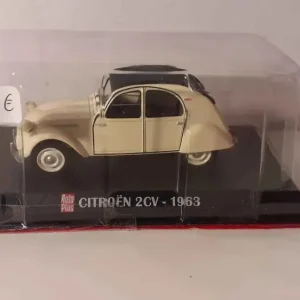 Citroën 2 CV beige con tetto nero del 1963