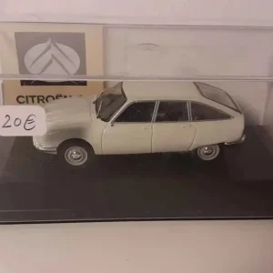 Citroën GS bianco sporco del 1971