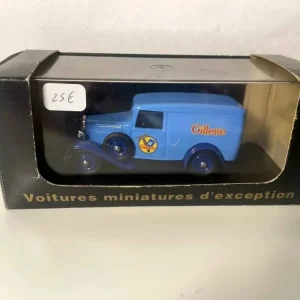 Citroën blu da 500 kg con pubblicità GILLETTE