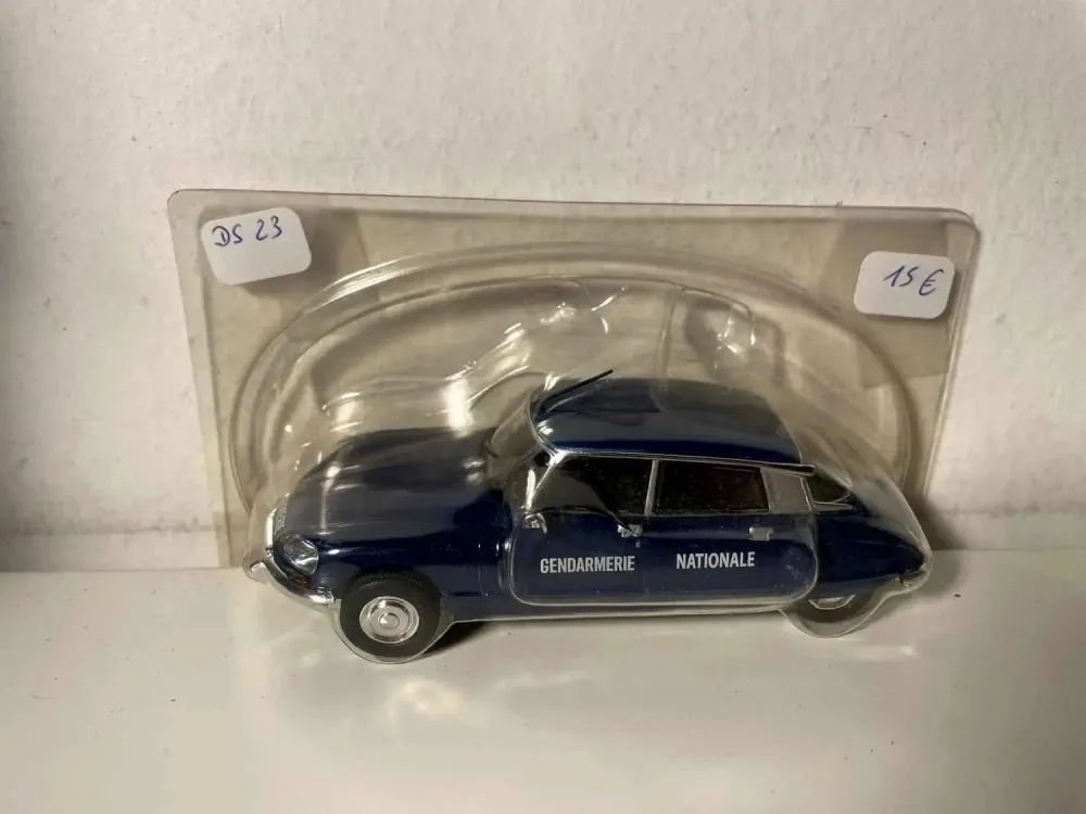 Citroën DS 23 blu GENDARMERIA