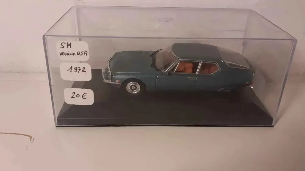 Citroën SM blu versione USA del 1972 (scatola plexi)