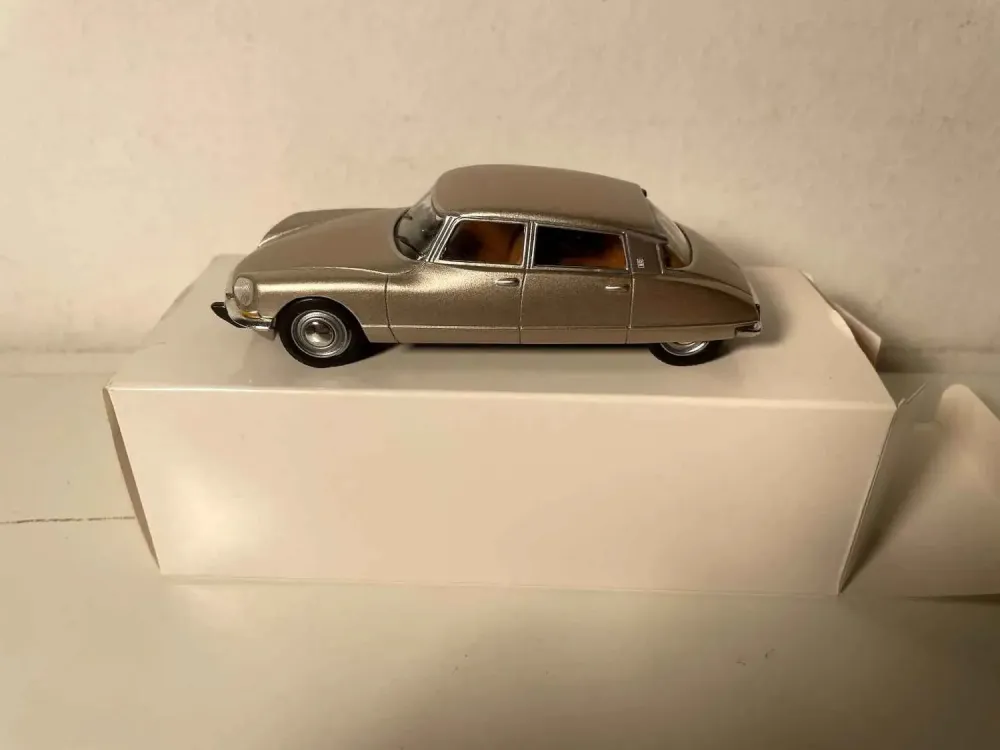 Citroën DS21 blister + scatola di cartone