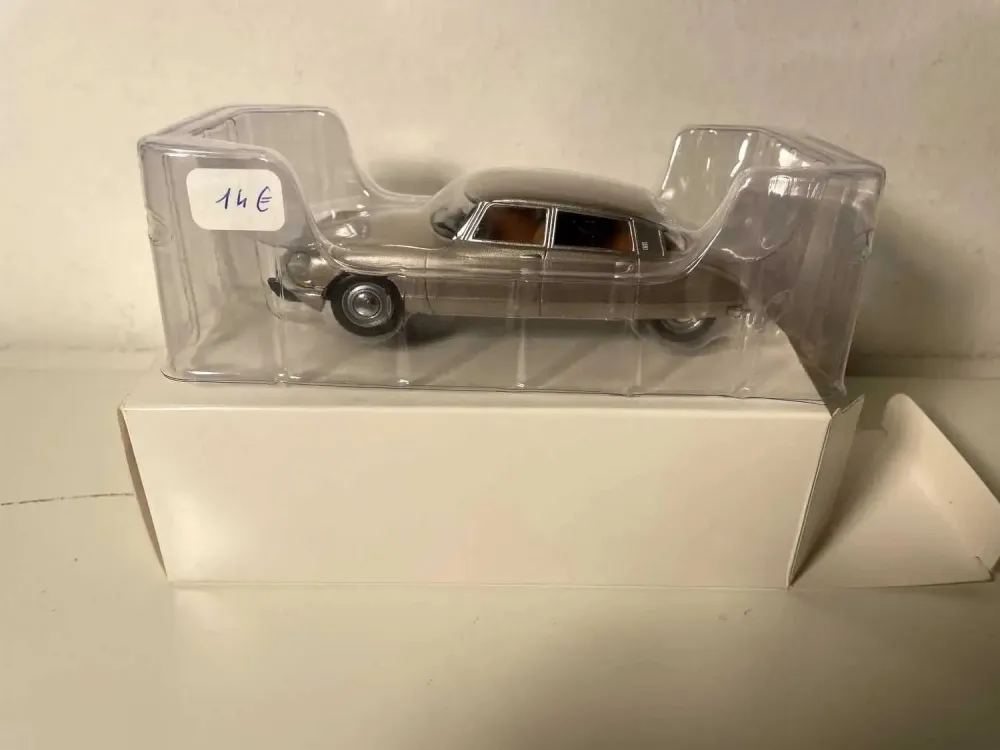 Citroën DS21 blister + scatola di cartone