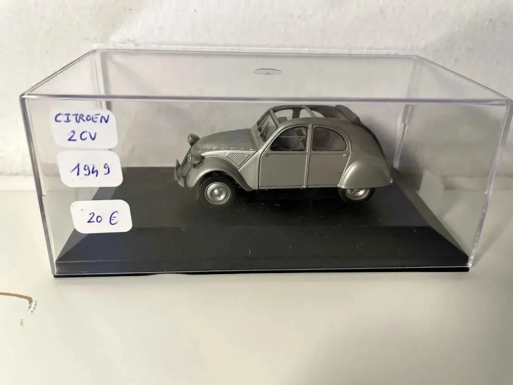 Citroën 2 CV grigia del 1949 (scatola plexiglass)