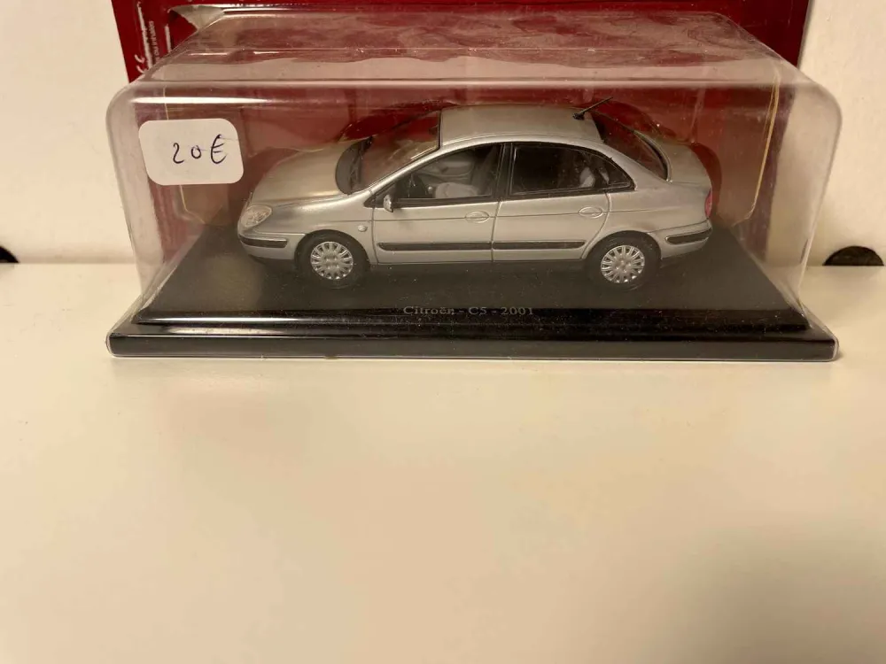 Citroën C5 grigia del 2001 (blister)