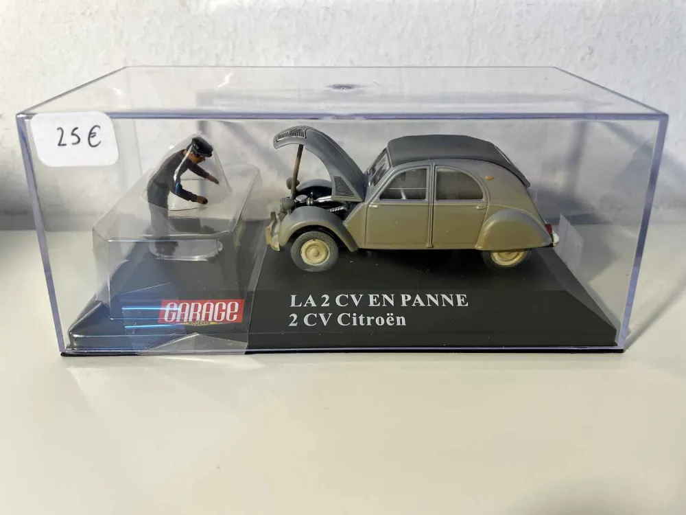 Citroën 2 CV grigia/arrugginita - la 2CV panne (con 1 carattere)