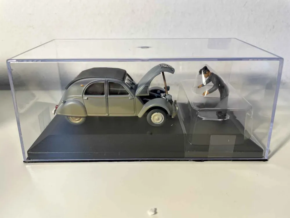 Citroën 2 CV grigia/arrugginita - la 2CV panne (con 1 carattere)