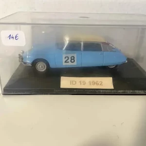 Citroën ID19 azzurra con numero 28 del 1962 (scatola plexiglas)