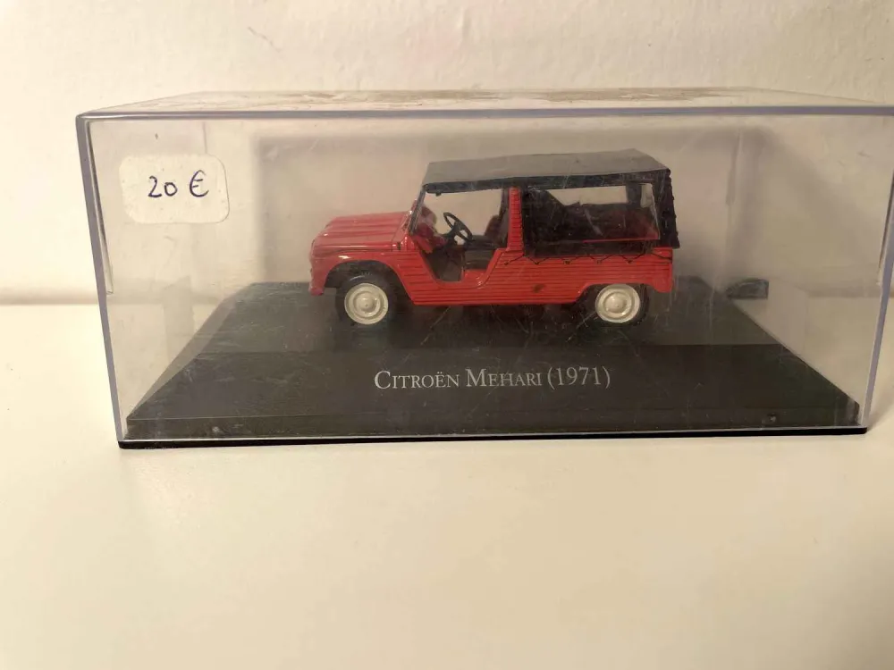 Citroën Méhari rossa del 1971 (scatola plexi)