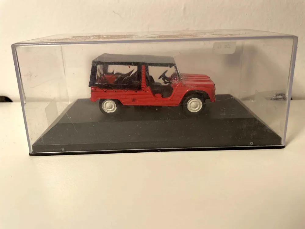Citroën Méhari rossa del 1971 (scatola plexi)